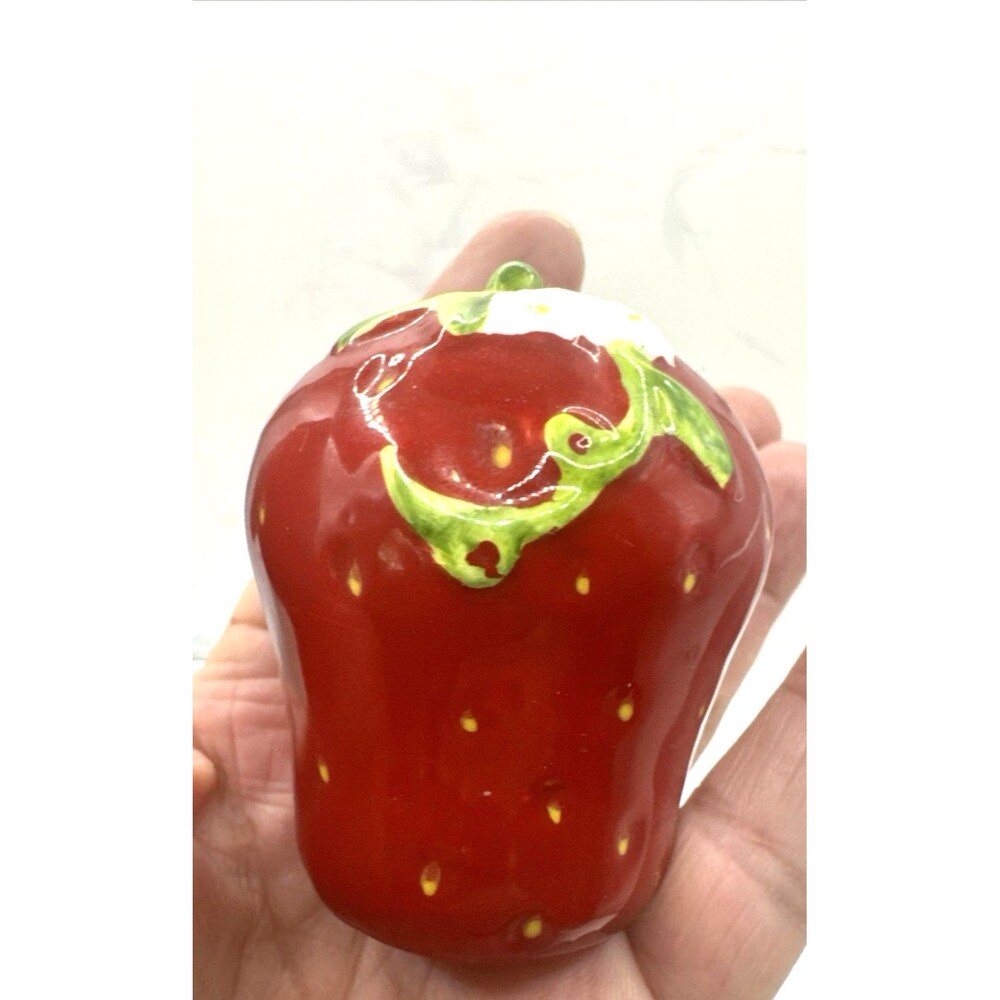 Strawberry shaped Ceramic salt & pepper Shaker with leaf shaped Tray Ladybug - Picture 10 of 13